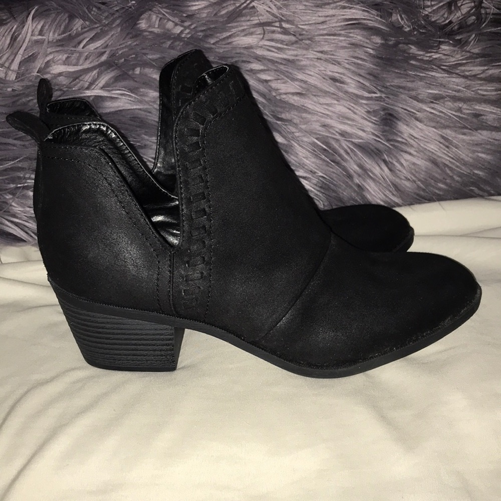 ‼️NEW‼️ BLACK CHELSEA BOOTS WOMEN